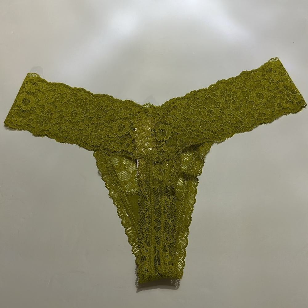 โจ๐NWT Victoria's Secret Lace Thong Panty S/P - Chartreuse Green โจ๐ - Picture 11 of 16